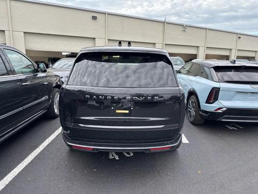 2025 Land Rover Range Rover P400 SE