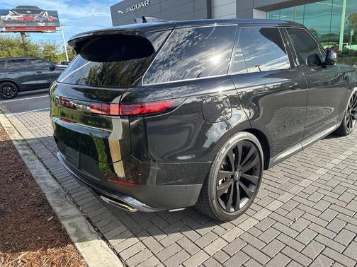 2025 Land Rover Range Rover Sport SE