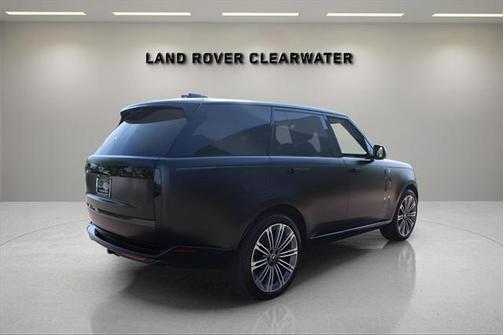 2025 Land Rover Range Rover P530 SE
