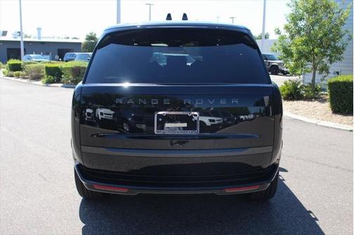 2025 Land Rover Range Rover P530 SE