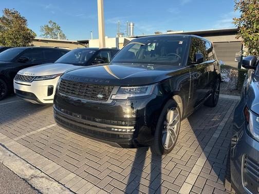 2025 Land Rover Range Rover P550e SE