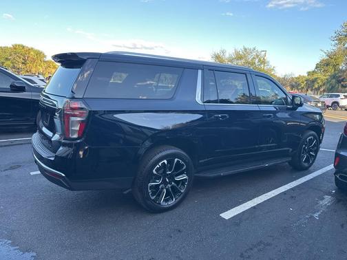 2022 Chevrolet Suburban LT