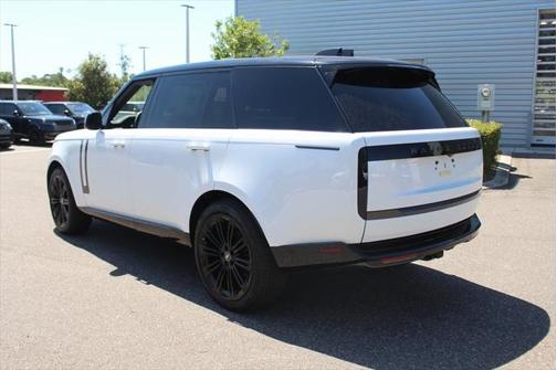 2025 Land Rover Range Rover P400 SE 7 Seat