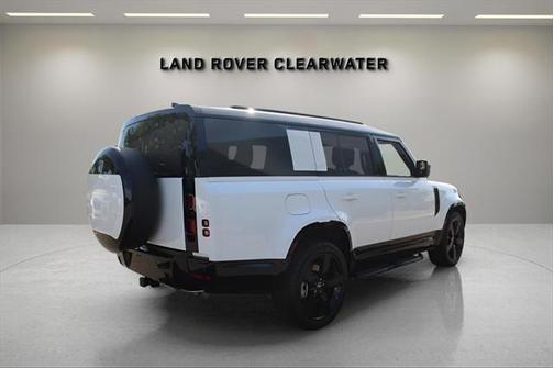 2025 Land Rover Defender 130 P400 X-Dynamic SE