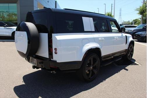 2025 Land Rover Defender 130 P400 X-Dynamic SE