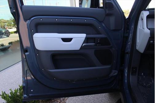 2025 Land Rover Defender 110 P300