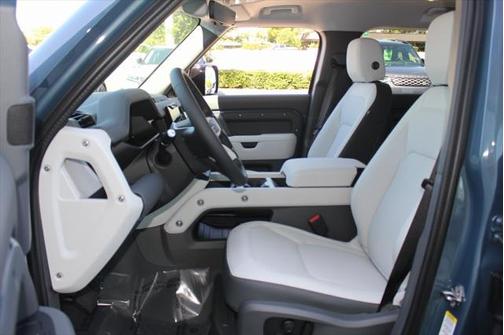 2025 Land Rover Defender 110 P300