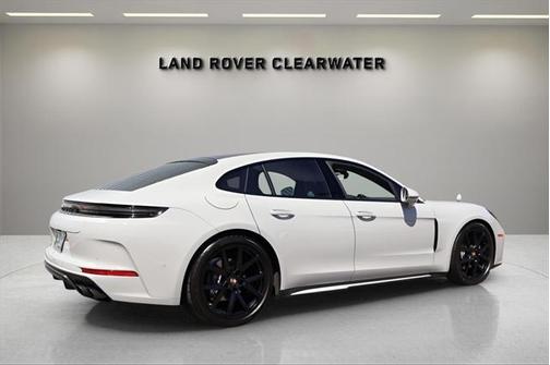 2025 Porsche Panamera 4