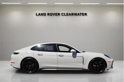 2025 Porsche Panamera 4