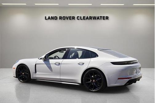2025 Porsche Panamera 4