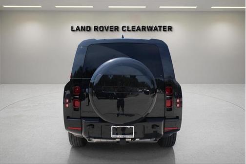 2025 Land Rover Defender 130 P400 X-Dynamic SE