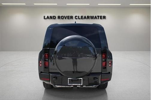 2025 Land Rover Defender 130 P400 X-Dynamic SE