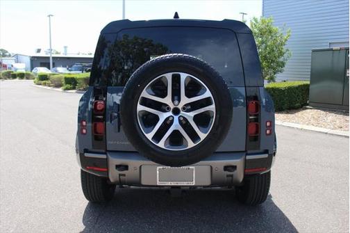 2025 Land Rover Defender 90 P400 X-Dynamic SE