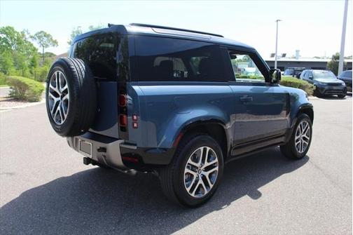 2025 Land Rover Defender 90 P400 X-Dynamic SE
