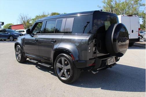 2025 Land Rover Defender 110 V8