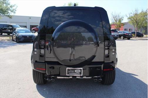 2025 Land Rover Defender 110 V8