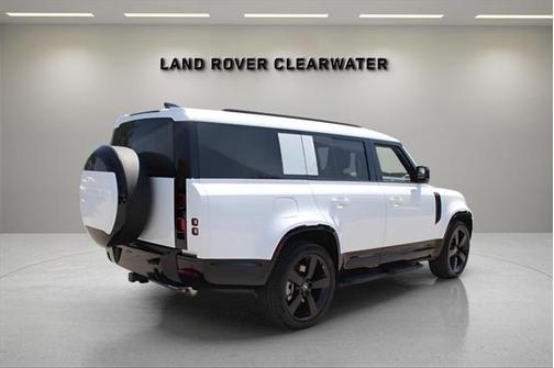 2025 Land Rover Defender 130 P400 X-Dynamic SE