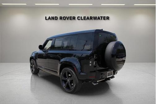 2025 Land Rover Defender 110 V8
