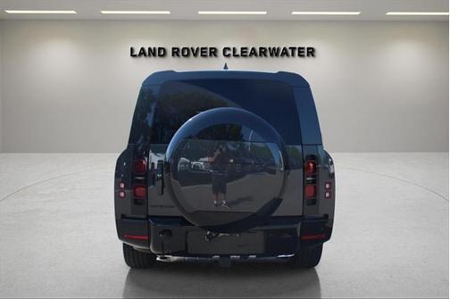 2025 Land Rover Defender 130 P400 X-Dynamic SE