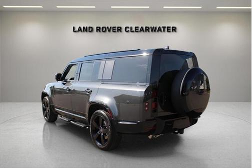 2025 Land Rover Defender 130 P400 X-Dynamic SE