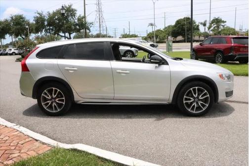 2018 Volvo V60 Cross Country T5