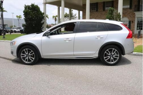 2018 Volvo V60 Cross Country T5
