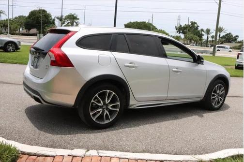 2018 Volvo V60 Cross Country T5
