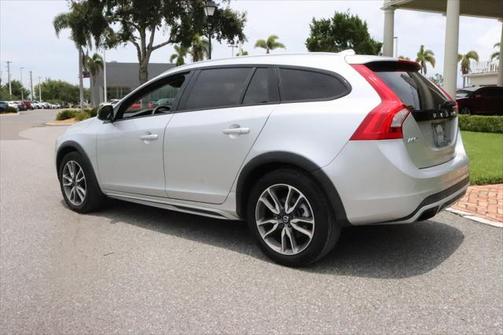 2018 Volvo V60 Cross Country T5