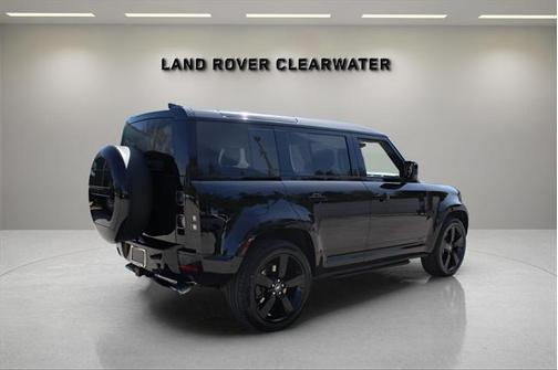 2025 Land Rover Defender 110 V8