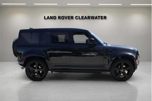2025 Land Rover Defender 110 V8