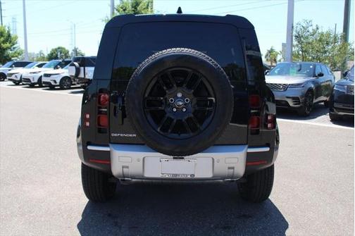 2025 Land Rover Defender 110 P300