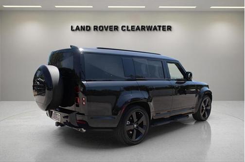 2025 Land Rover Defender 130 P400 X-Dynamic SE
