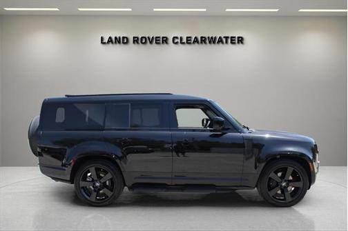2025 Land Rover Defender 130 P400 X-Dynamic SE