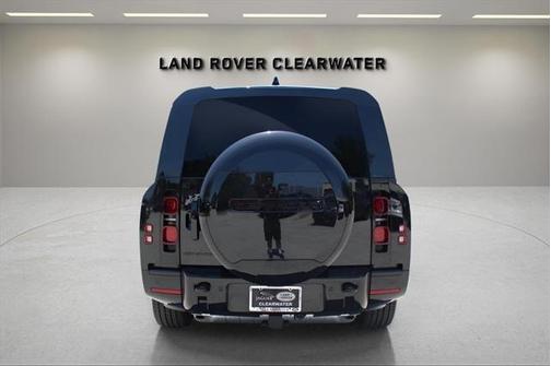 2025 Land Rover Defender 130 P400 X-Dynamic SE