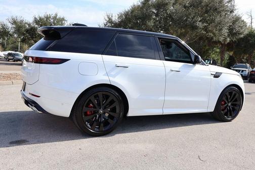 2025 Land Rover Range Rover Sport SE