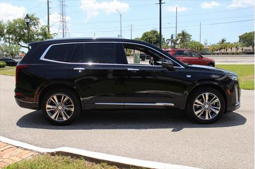 2025 Cadillac XT6 Premium Luxury FWD