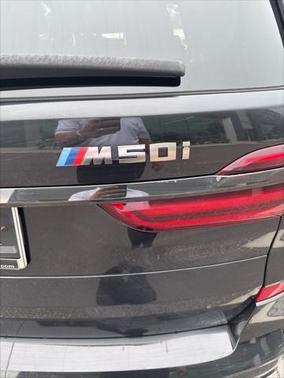 2021 BMW X7 M50i