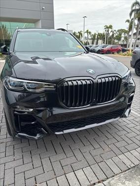 2021 BMW X7 M50i