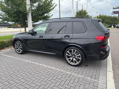 2021 BMW X7 M50i