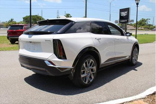 2025 Cadillac OPTIQ Luxury 1 AWD