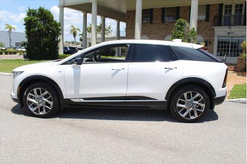 2025 Cadillac OPTIQ Luxury 1 AWD