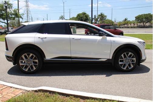 2025 Cadillac OPTIQ Luxury 1 AWD