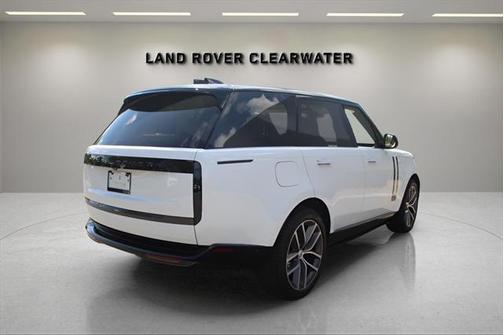 2025 Land Rover Range Rover P400 SE