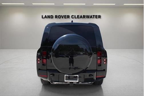2025 Land Rover Defender 130 P400 X-Dynamic SE