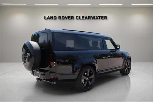 2025 Land Rover Defender 130 P400 X-Dynamic SE