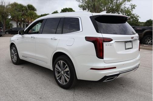 2025 Cadillac XT6 Premium Luxury FWD