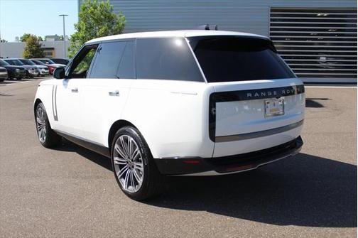 2025 Land Rover Range Rover P400 SE