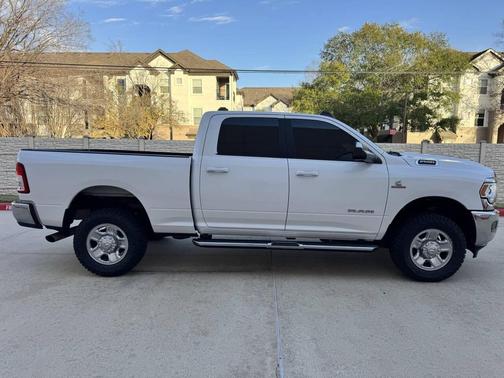 2022 RAM 2500 Big Horn Crew Cab 4x4 6'4' Box