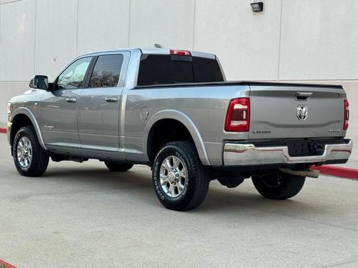 Billet Silver Metallic Clearcoat 2022 RAM 2500 Laramie Crew Cab 4x4 6'4' Box