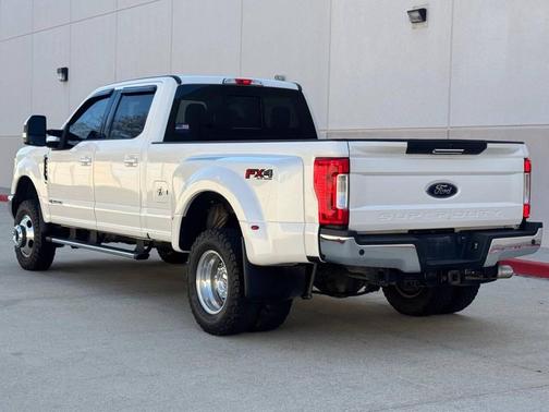 White 2017 Ford F-350 Lariat